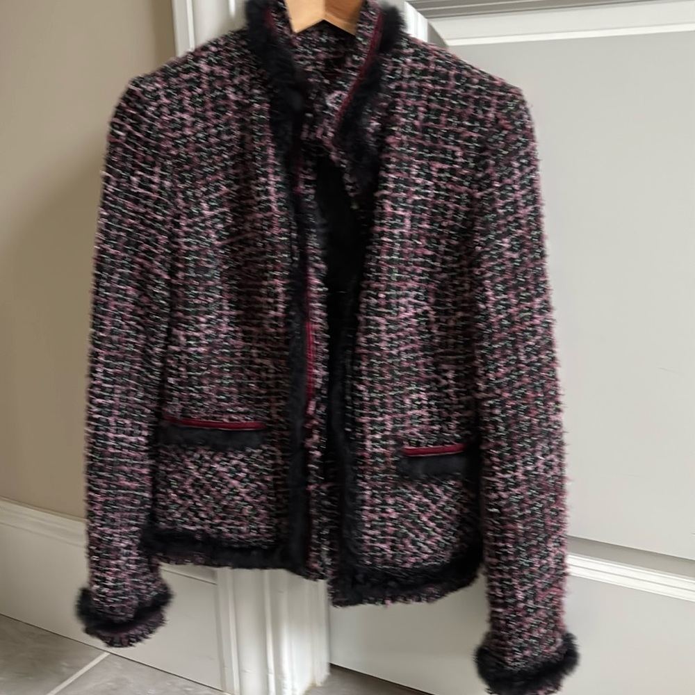 Essentials bucle cute jacket black fur and burgundy velvety trim size 4
